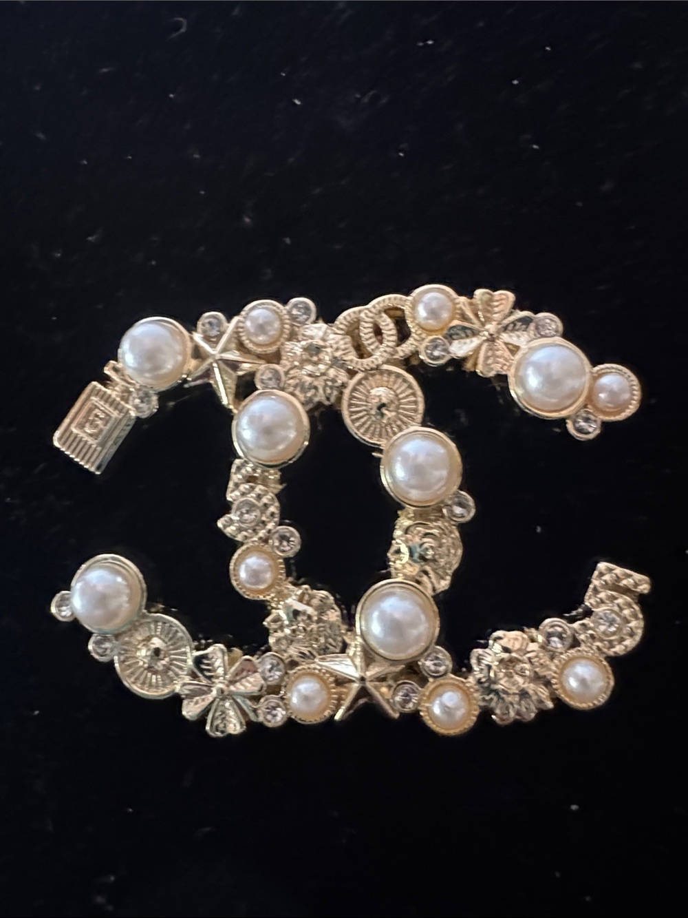Brooch / pin Gold-Tone Pearl and Crystal